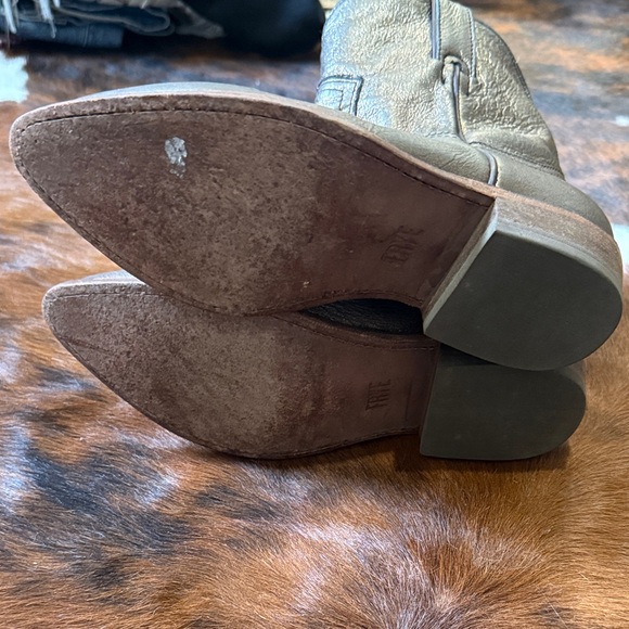 Frye Women's Billy Short Gold Metallic Western Boot size 8 - Picture 5 of 8